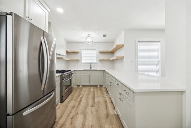 Photo - 1419 Laird St