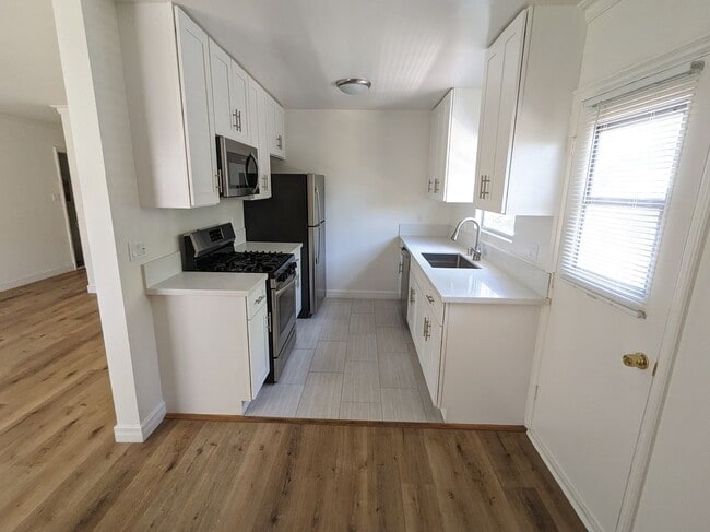 Photo - 1320 N Martel Ave Unidad 7