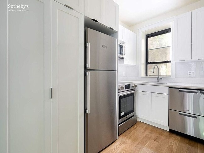 Photo - 342 W 21st St Unit 1D