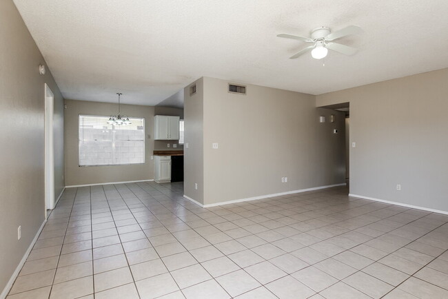 Photo - 630 E Jensen St