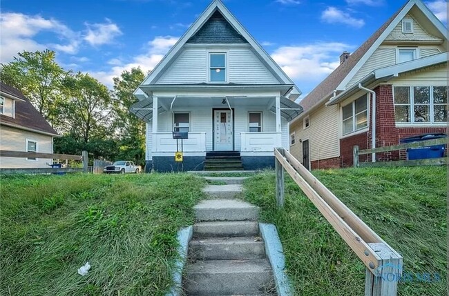 Building Photo - 2524 Ayers Ave Rental