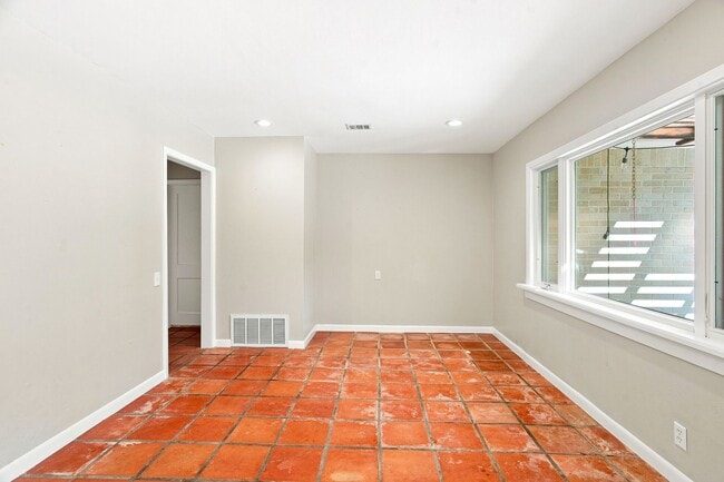 Photo - 3005 Village Dr