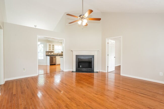 Photo - 725 Veneta View Dr