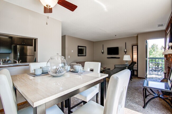 Photo - Wood-Burning Fireplace, Amenities Galore, ... Unidad 3-564