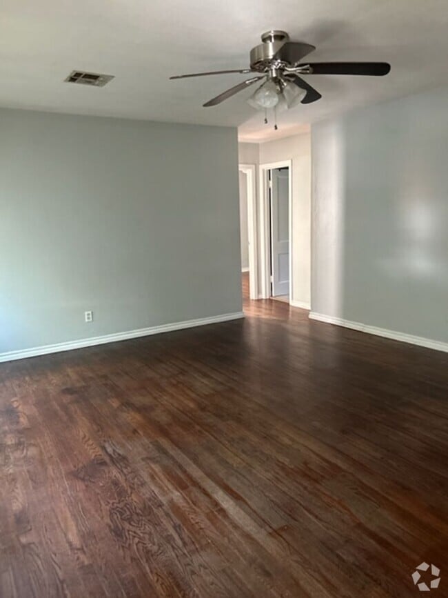 Building Photo - 2 Bedroom 1 bath Close to OU Campus Rental