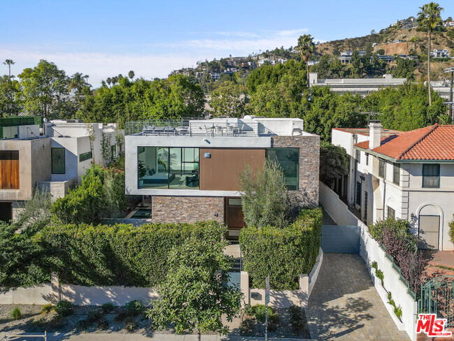 Building Photo - 1621 N Fairfax Ave Rental