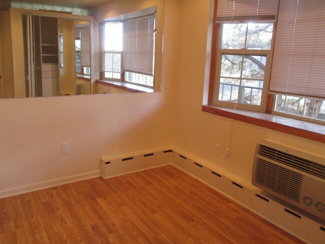 Building Photo - Private room with W/D in the Unit 640-307a