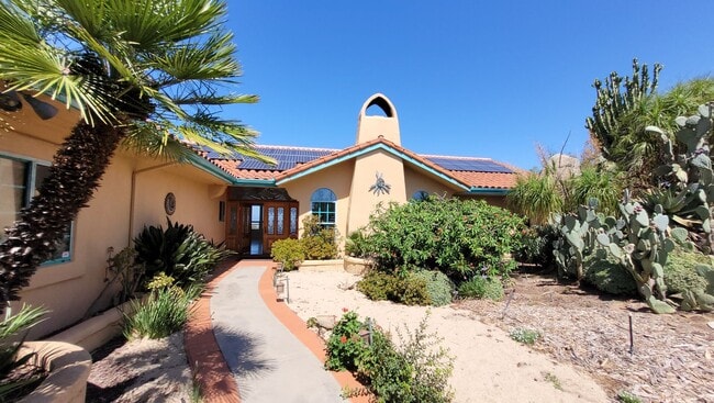 Building Photo - Beautiful, secluded, and peaceful single f...
