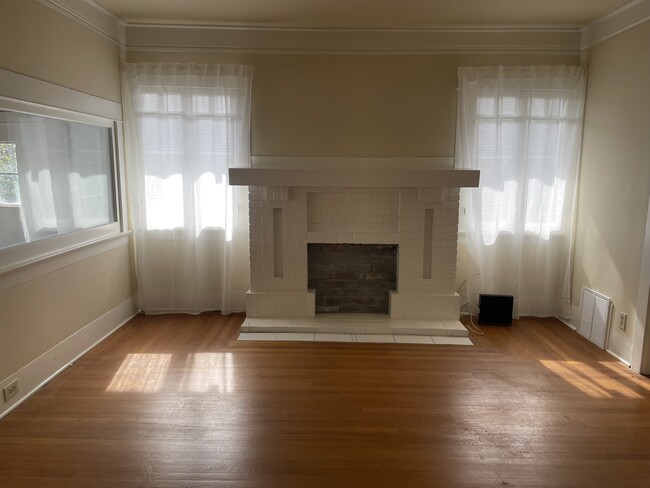 Living room - 149 Robinson St House