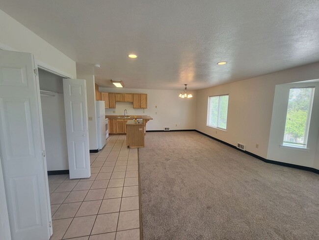 Photo - 301-303 McAvoy Rd