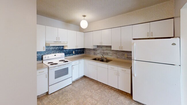 Photo - 5117-5144 44 St Unit 202