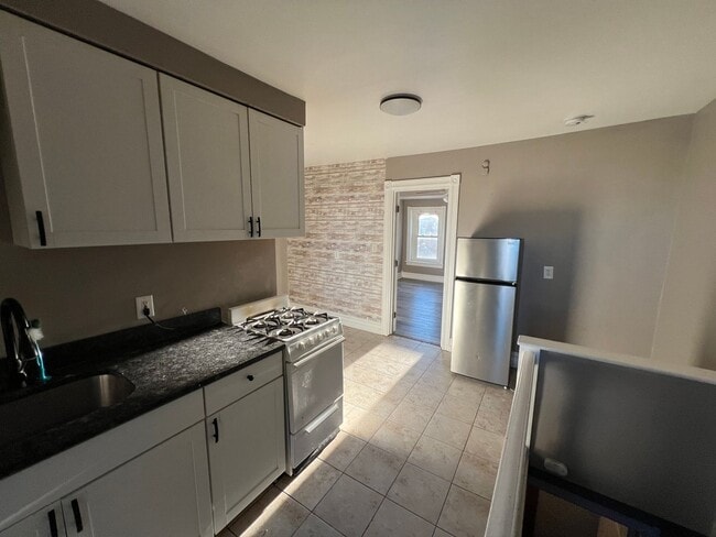Photo - 23 S Madison St Unit Apt 3