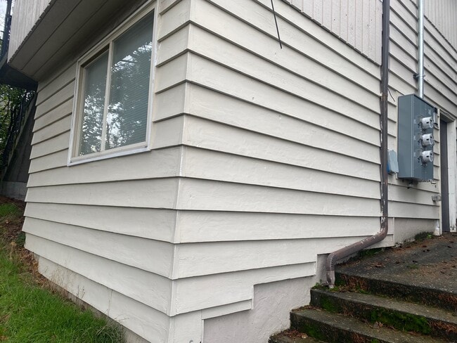 Exterior view with entrance - 336 NE 53rd St Unit B