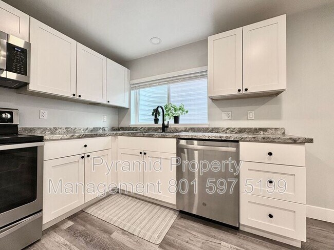3448 Wally Wy