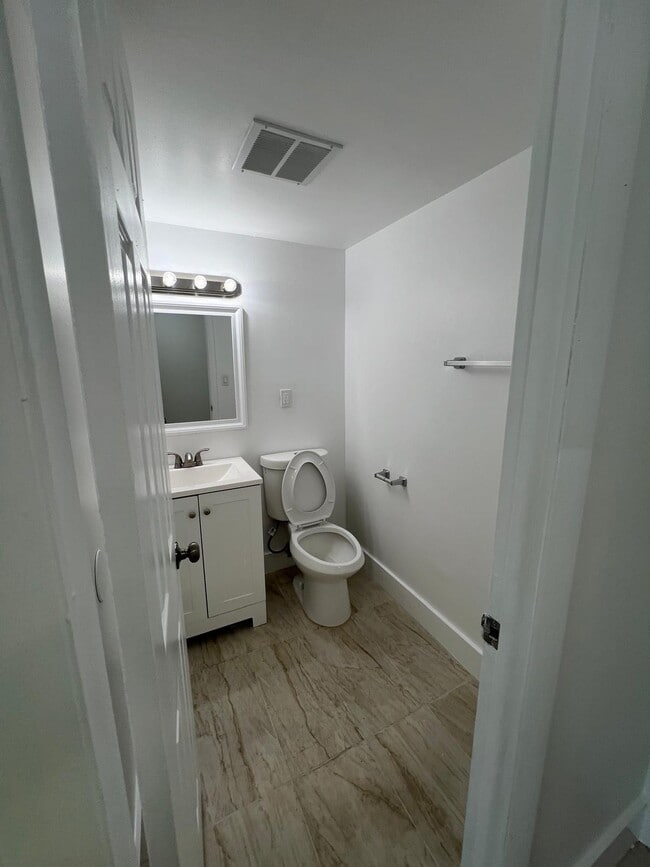 Photo - 15225 NE 6th Ave