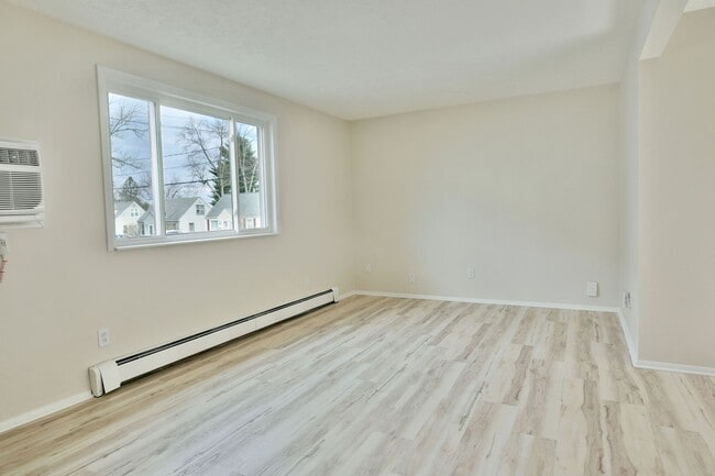 Photo - 72-78 S Roanoke Unit 76 Roanoke