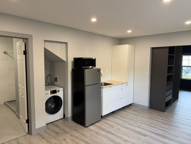 Building Photo - 3420 Midas Ave