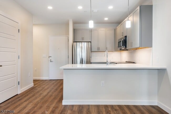 Photo - 515 Union Blvd