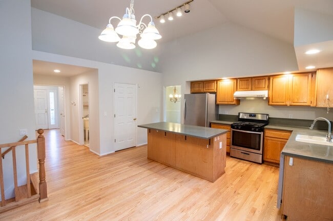 Photo - 4bd/2.75ba Sammamish Home