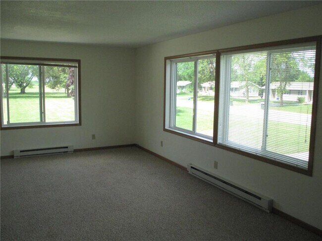 Photo - 311 5th St S