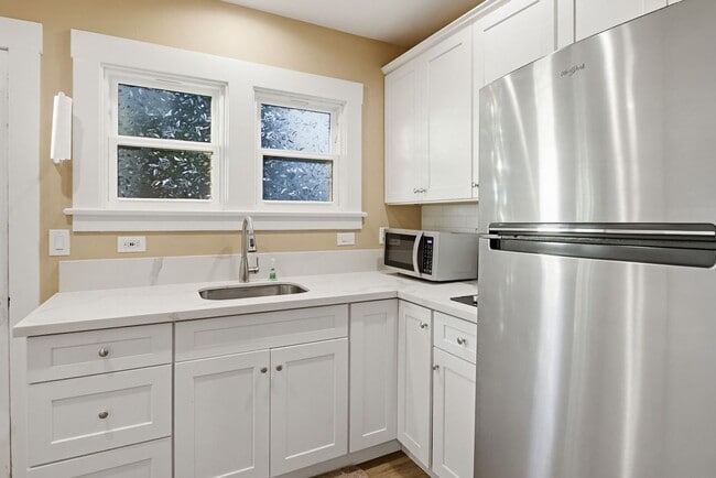 Photo - 411-13 N Ditmar St