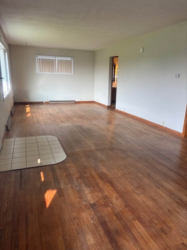 Living Room - 1884 OH-121