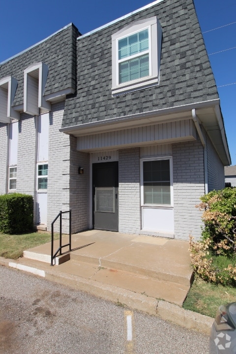 Building Photo - 11429 N May Ave Unit 11429 Rental