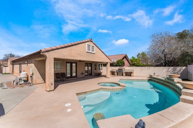 Photo - Gorgeous Mountains Edge Pool Home For Rent !