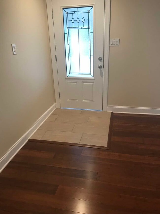 Photo - 121 E Valleybrook Rd