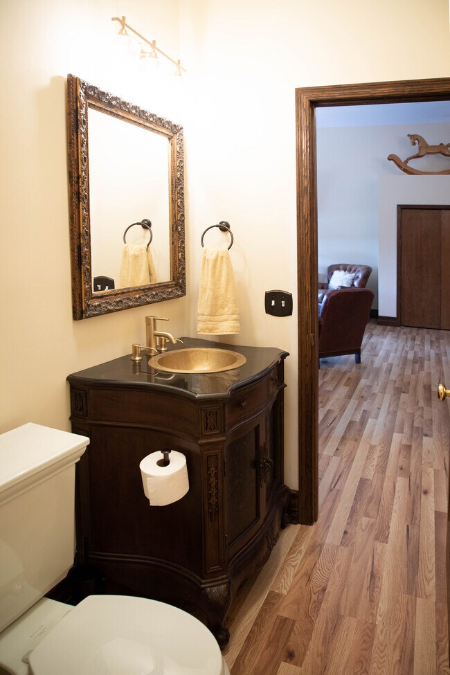 349 3rd St Unit The Oak Room