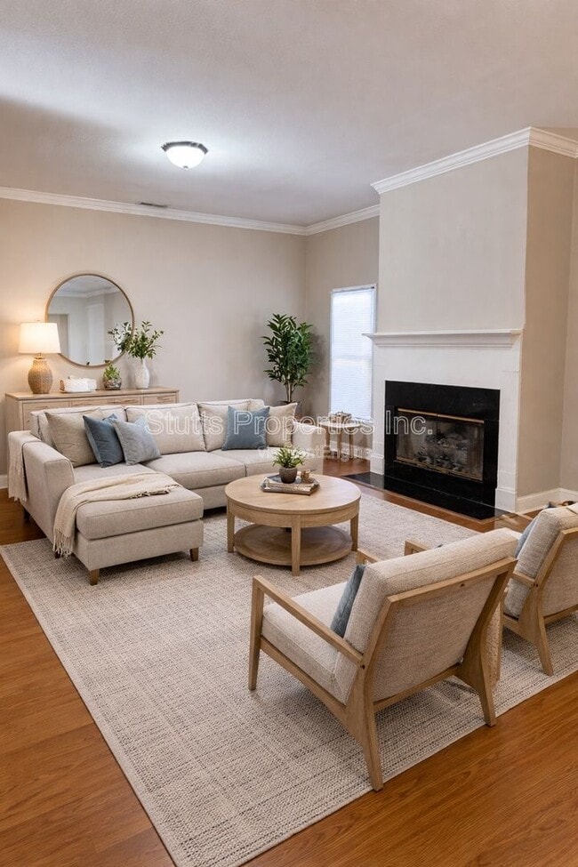 Building Photo - 202 S Cave St Unit 102