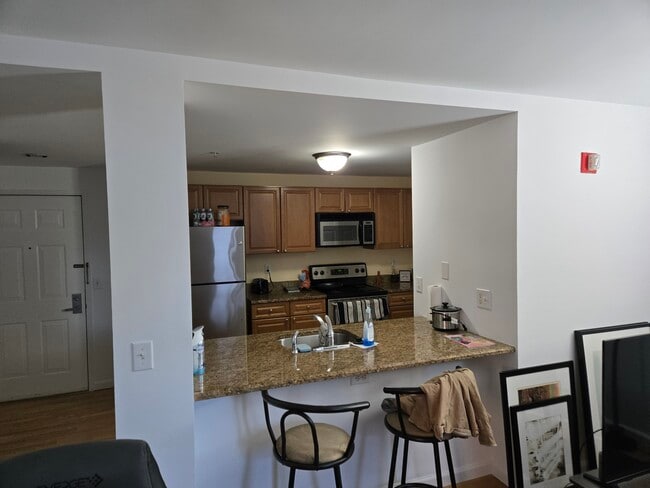 Building Photo - 300 Broad St Unit 307