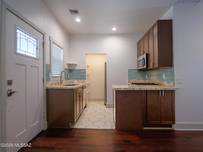 Photo - 120 E 18th St