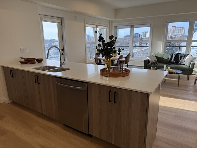 Photo - 8615-8108 108 St NW Unit 607