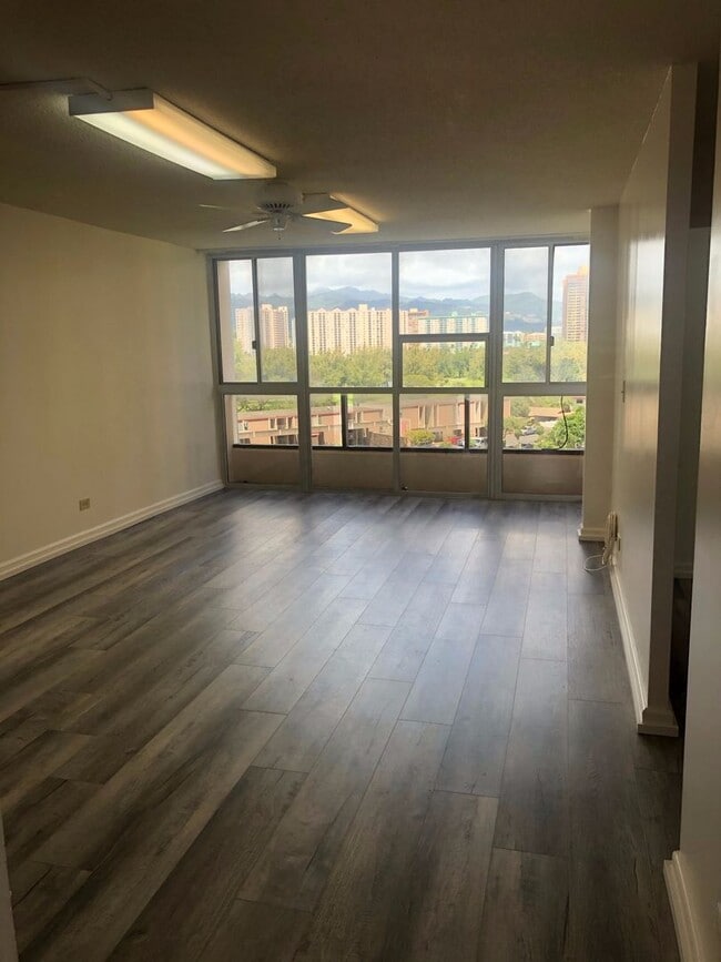 Photo - Salt Lake - 2 Bed / 1.5 Bath/ 1 parking Apt