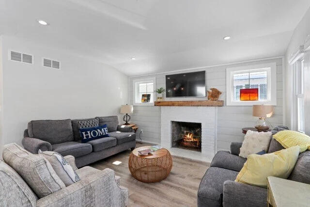 Photo - 15 Geneva Ln