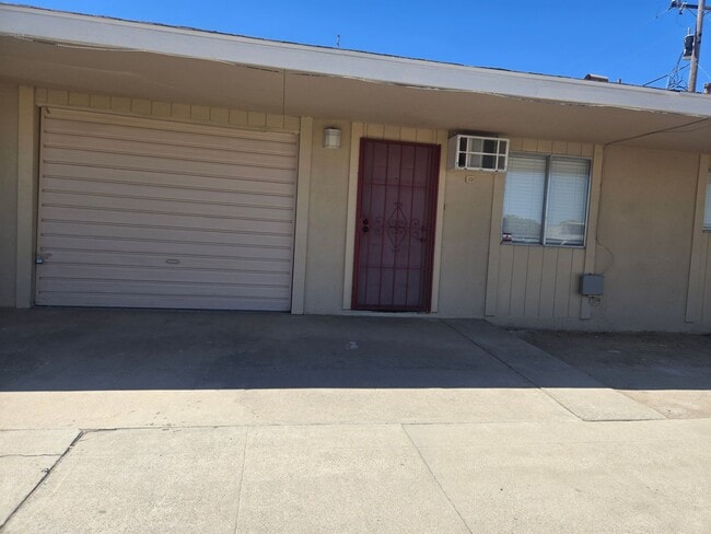 Building Photo - 2 BR 1 BA available now updated pictures coming soon