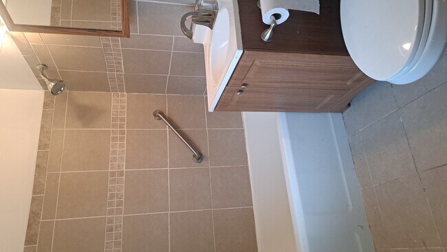 Photo - 244 E 92nd St