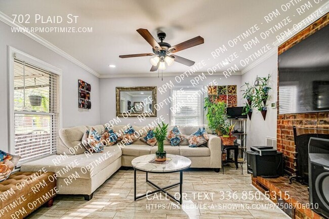 Photo - 702 Plaid St