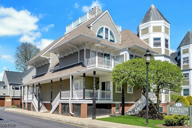 Building Photo - 22 Franklin Pl Unit B3 Rental
