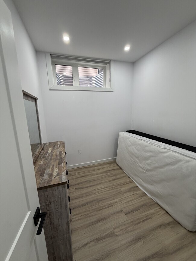 Photo - 316 Somerset St. E