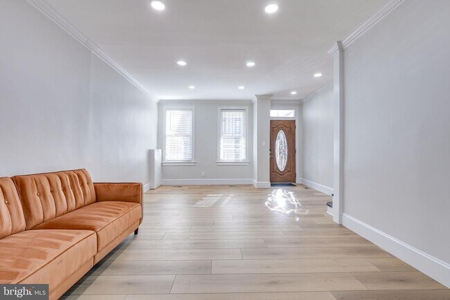 Photo - 613 Harvard St NW