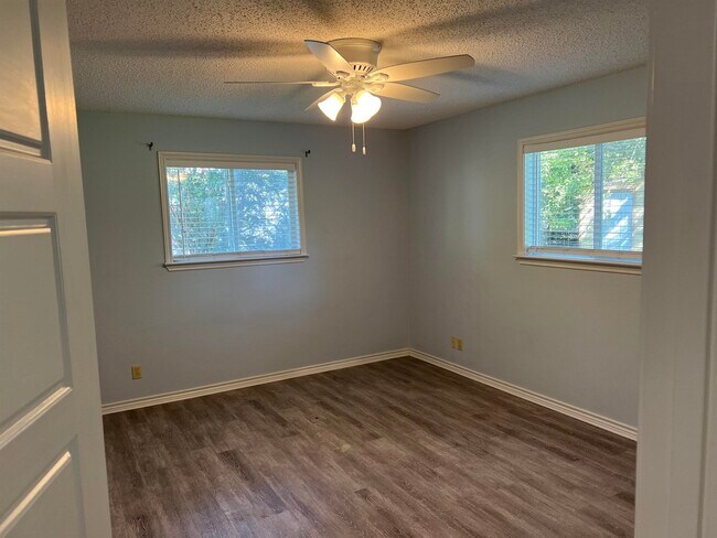 Photo - 1749 Bluebonnet Ln