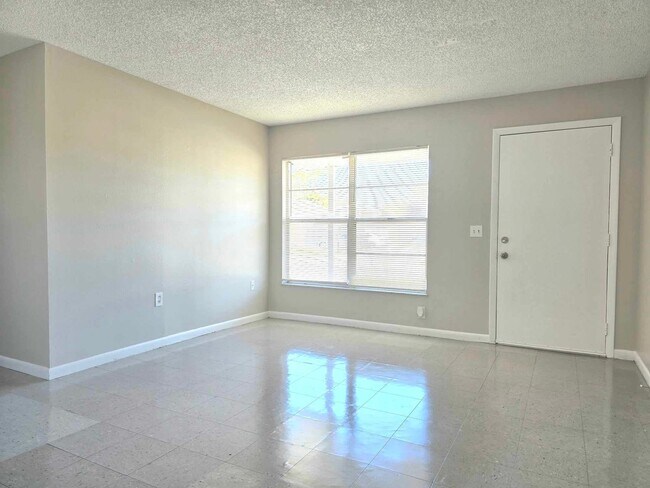 Photo - East Garden Street Unidad 603