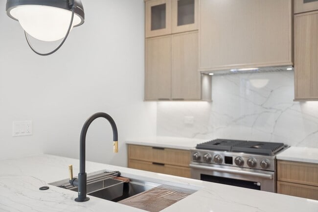Building Photo - 3739 N Clifton Ave Unit #2