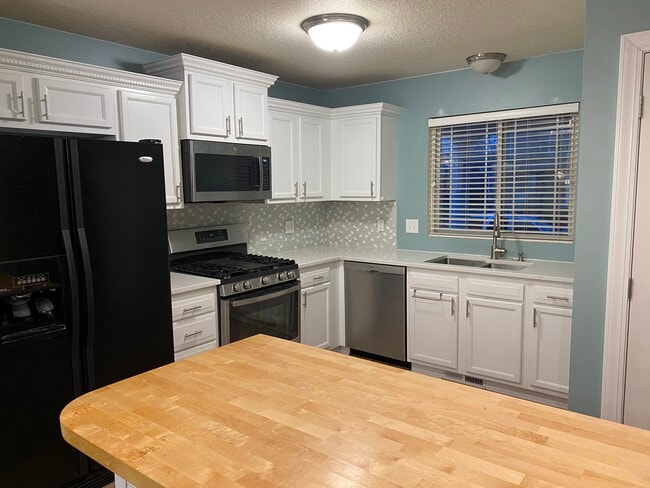 Photo - 2011 SW Reunion Cir