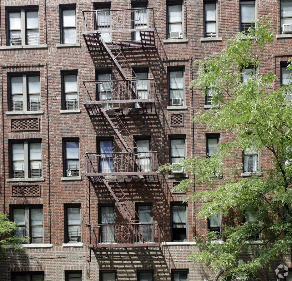Photo - 2541 Olinville Ave