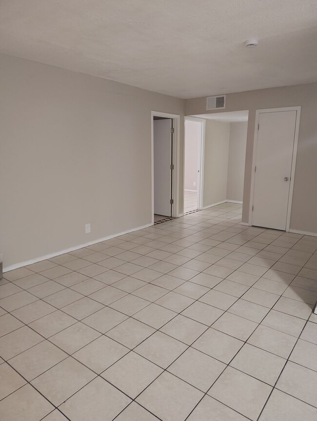 Photo - COMING SOON - Recently updated 2 bed -1 bath aprox 800 sq ft 2nd and Montano