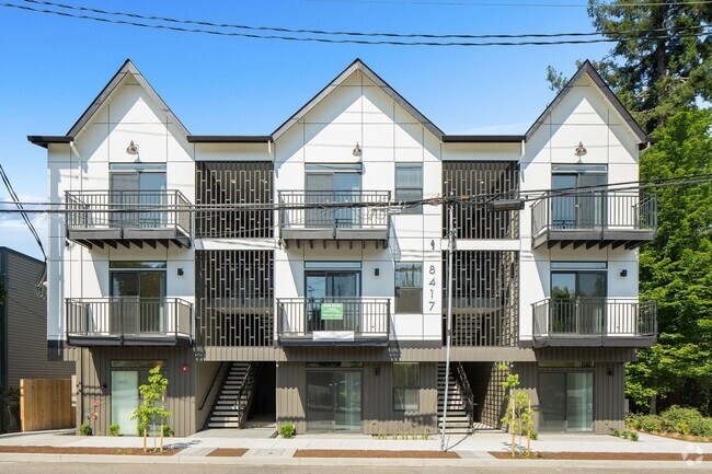 Building Photo - 8417 SW 24th Ave Rental