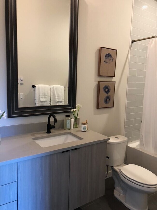 Photo - Gorgeous Townhome in Sunny Judkins Park-25...